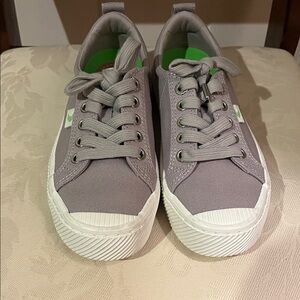 Cariuma Womens Gray Canvas Sneakers
